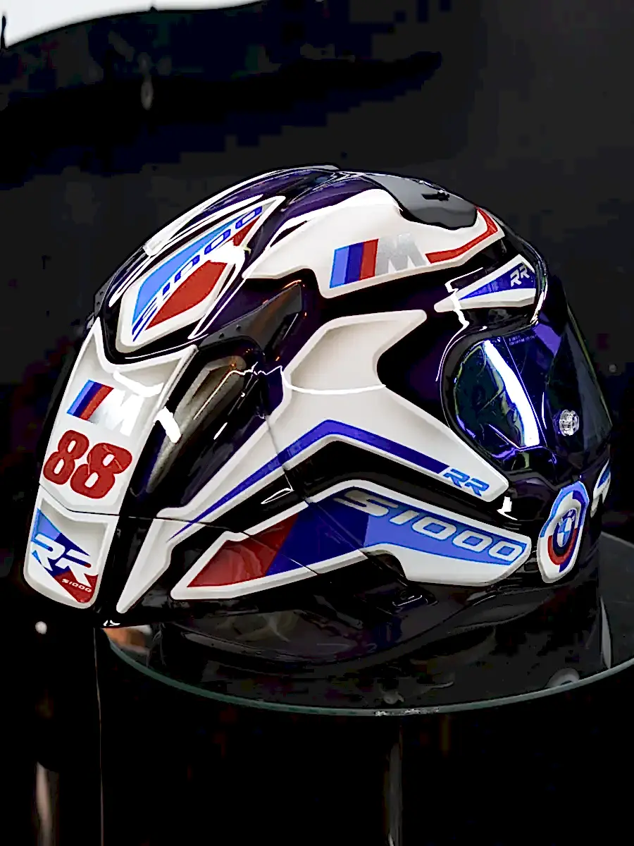 Custom helmet paint en Colombia realizado por 89 Estudio